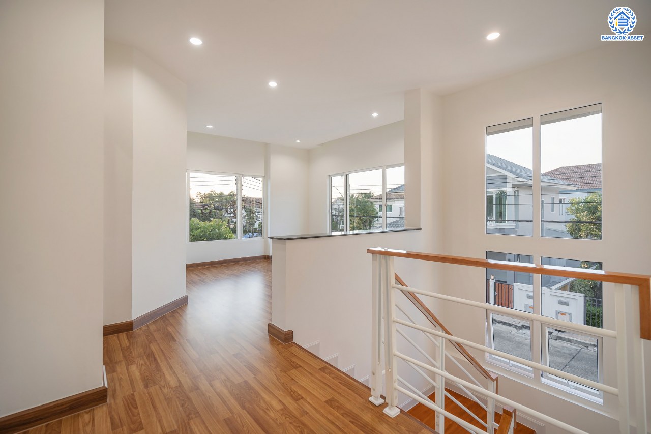 บ้านมือสองตกแต่งใหม่ โครงการ เพอร์เฟคเพลส1 ราชพฤกษ์ คุณภาพแบรนด์ Property Perfect เนื้อที่ 66.2 ตร.ว. ตอบโจทย์ทุกการอยู่อาศัย ฟังก์ชัน 3 ห้องนอน 3 ห้องน้ำ 2 ที่จอดรถ บนทำเลติดถนนราชพฤกษ์ ใกล้วงเวียนพระราม5 รถไฟฟ้าสายสีม่วง "สถานีบางรักน้อยท่าอิฐ" และจุดขึ้นทางด่วน "กาญจนาภิเษก"